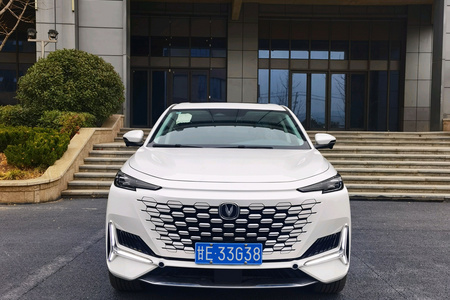 庆阳二手长安UNI二手K 2021款 2.0T 手自一体 四驱 尊贵型